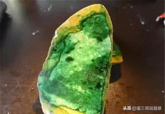 翡翠原石和死癣的区别天津翡翠原石活癣-第7张图片-翡翠网 翡翠原石和死癣的区别天津翡翠原石活癣-第7张图片-翡翠网