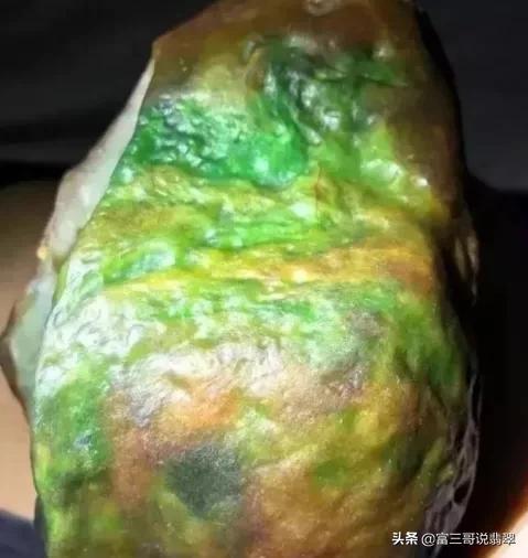 百三桥翡翠原石特点,百山桥白岩沙切口料-第13张图片-翡翠网 百三桥翡翠原石特点,百山桥白岩沙切口料-第13张图片-翡翠网