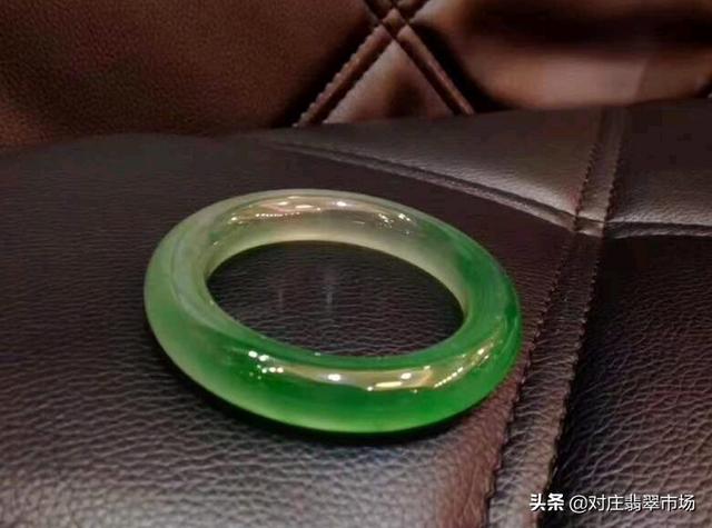 翡翠镯子的价位自然光翡翠手镯照片-第2张图片-翡翠网
