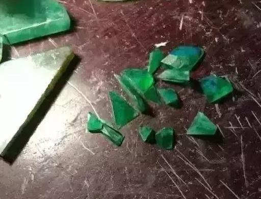 翡翠原石怎么样赚钱,翡翠废料原石-第2张图片-翡翠网 翡翠原石怎么样赚钱,翡翠废料原石-第2张图片-翡翠网