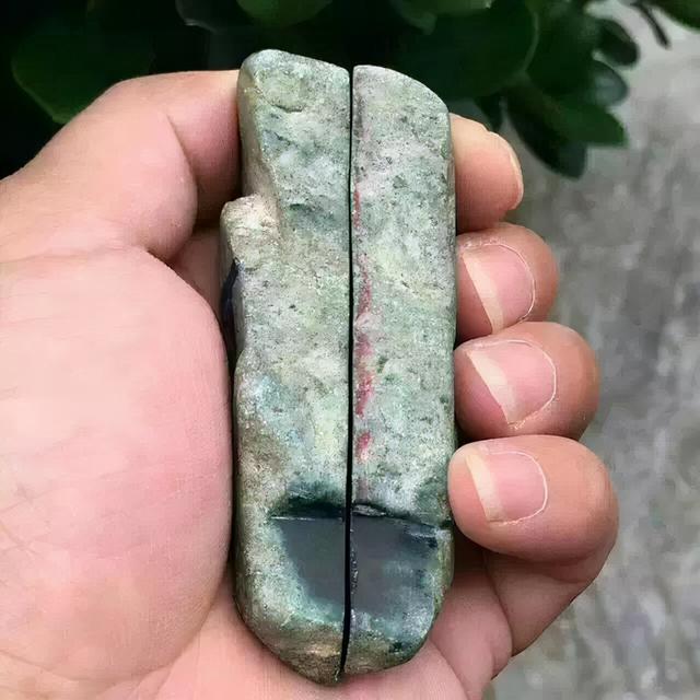 白面粉皮木那翡翠原石的特点翡翠原石技巧-第13张图片-翡翠网 白面粉皮木那翡翠原石的特点翡翠原石技巧-第13张图片-翡翠网