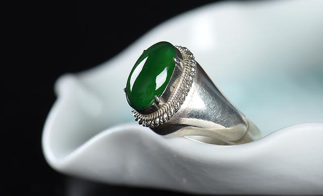 中国哪里有翡翠原石捡翡翠原石造假图片讲解-第8张图片-翡翠网 中国哪里有翡翠原石捡翡翠原石造假图片讲解-第8张图片-翡翠网