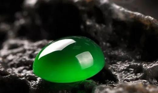 中国哪里有翡翠原石捡翡翠原石造假图片讲解-第18张图片-翡翠网 中国哪里有翡翠原石捡翡翠原石造假图片讲解-第18张图片-翡翠网