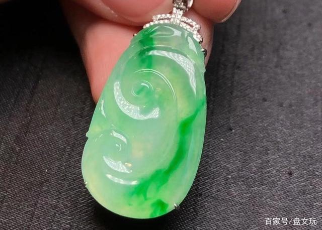 淡绿色的玉越戴越白了翡翠绿色的颜色知识大全-第1张图片-翡翠网 淡绿色的玉越戴越白了翡翠绿色的颜色知识大全-第1张图片-翡翠网