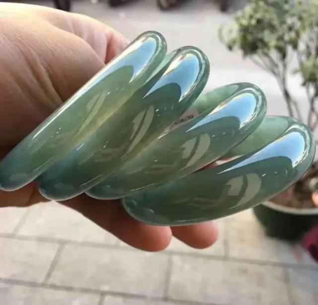 高档翡翠原石图片木那翡翠原石图片大全集-第6张图片-翡翠网 高档翡翠原石图片木那翡翠原石图片大全集-第6张图片-翡翠网