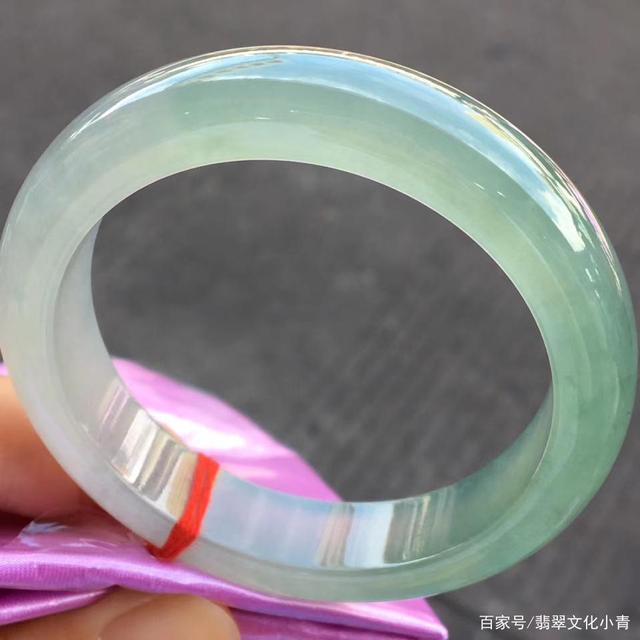 翡翠冰种多少钱冰种翡翠手镯染色多少钱-第1张图片-翡翠网 翡翠冰种多少钱冰种翡翠手镯染色多少钱-第1张图片-翡翠网