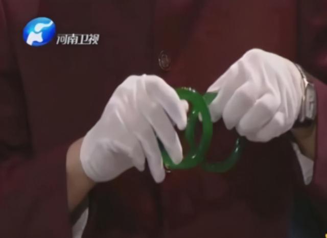 冰种翡翠手镯,翡翠手镯带深绿-第6张图片-翡翠网 冰种翡翠手镯,翡翠手镯带深绿-第6张图片-翡翠网