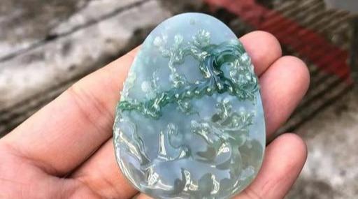 翡翠毛料原石,翡翠原石切出黑石头-第9张图片-翡翠网 翡翠毛料原石,翡翠原石切出黑石头-第9张图片-翡翠网