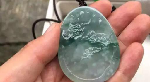 翡翠毛料原石,翡翠原石切出黑石头-第12张图片-翡翠网 翡翠毛料原石,翡翠原石切出黑石头-第12张图片-翡翠网