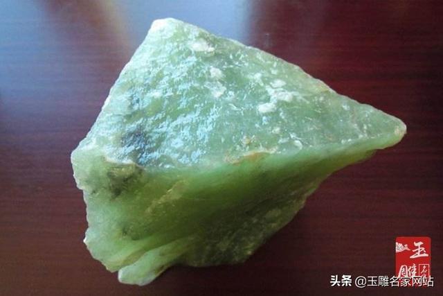 岫玉和翡翠哪个有收藏价值翡翠和岫玉的价格-第1张图片-翡翠网 岫玉和翡翠哪个有收藏价值翡翠和岫玉的价格-第1张图片-翡翠网