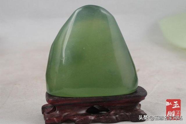 岫玉和翡翠哪个有收藏价值翡翠和岫玉的价格-第4张图片-翡翠网 岫玉和翡翠哪个有收藏价值翡翠和岫玉的价格-第4张图片-翡翠网