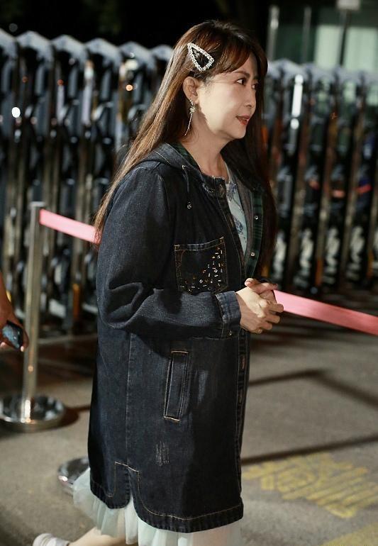 关于孟庭苇最爱的翡翠手镯的信息-第3张图片-翡翠网 关于孟庭苇最爱的翡翠手镯的信息-第3张图片-翡翠网