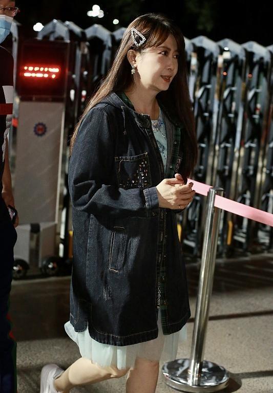 关于孟庭苇最爱的翡翠手镯的信息-第4张图片-翡翠网 关于孟庭苇最爱的翡翠手镯的信息-第4张图片-翡翠网