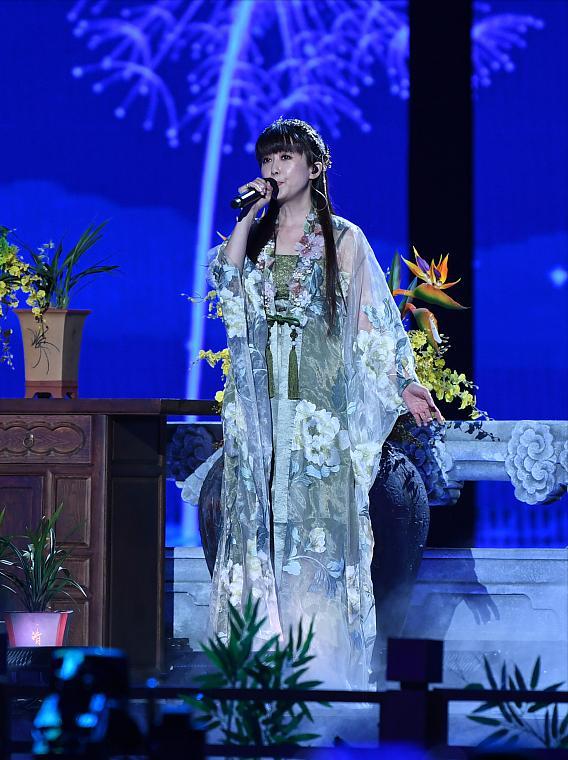 关于孟庭苇最爱的翡翠手镯的信息-第7张图片-翡翠网 关于孟庭苇最爱的翡翠手镯的信息-第7张图片-翡翠网