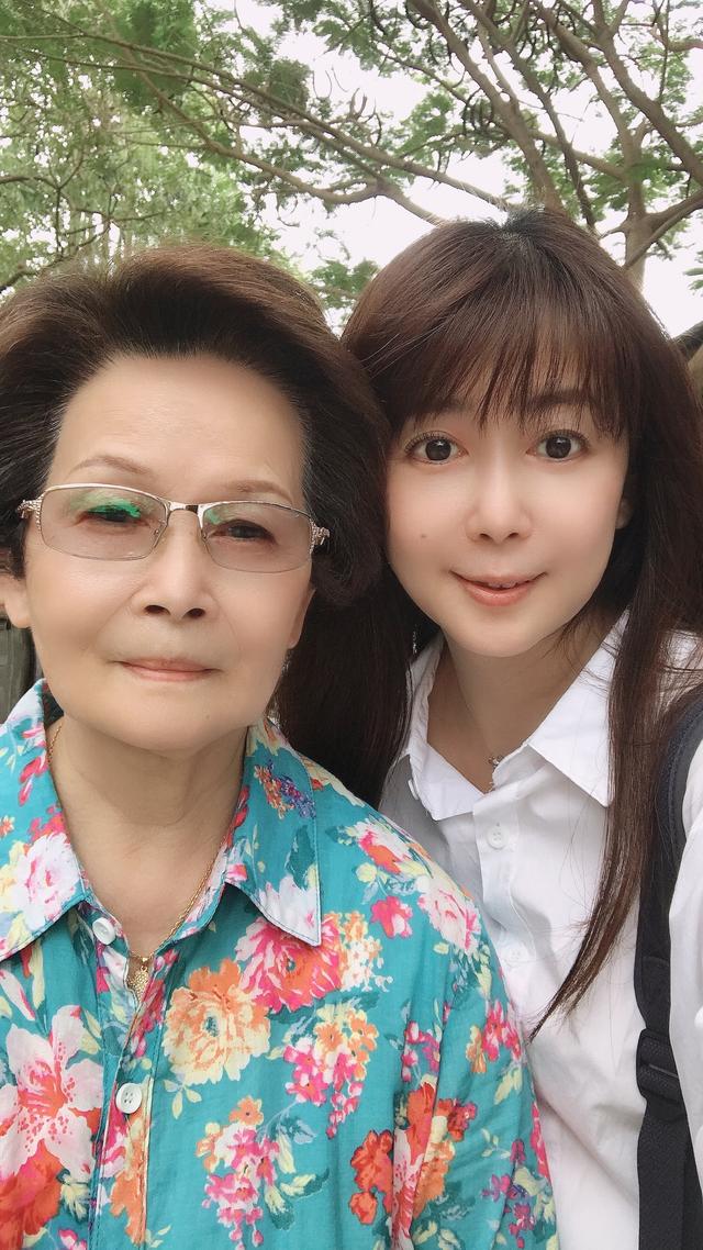 关于孟庭苇最爱的翡翠手镯的信息-第9张图片-翡翠网 关于孟庭苇最爱的翡翠手镯的信息-第9张图片-翡翠网