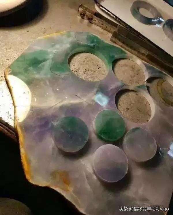 商场翡翠手镯一般多少钱的简单介绍-第3张图片-翡翠网 商场翡翠手镯一般多少钱的简单介绍-第3张图片-翡翠网