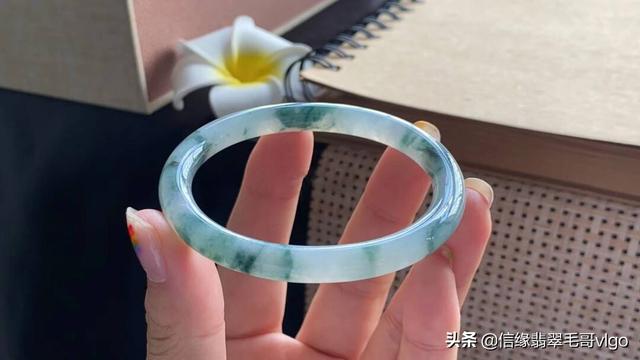 商场翡翠手镯一般多少钱的简单介绍-第5张图片-翡翠网 商场翡翠手镯一般多少钱的简单介绍-第5张图片-翡翠网