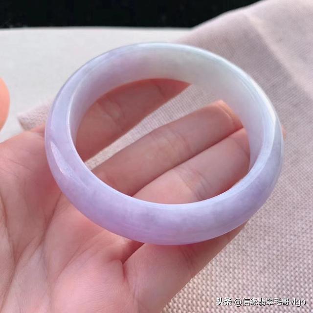 商场翡翠手镯一般多少钱的简单介绍-第6张图片-翡翠网 商场翡翠手镯一般多少钱的简单介绍-第6张图片-翡翠网