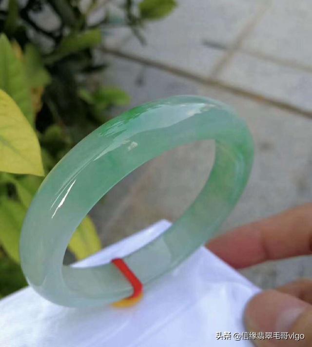 商场翡翠手镯一般多少钱的简单介绍-第7张图片-翡翠网 商场翡翠手镯一般多少钱的简单介绍-第7张图片-翡翠网