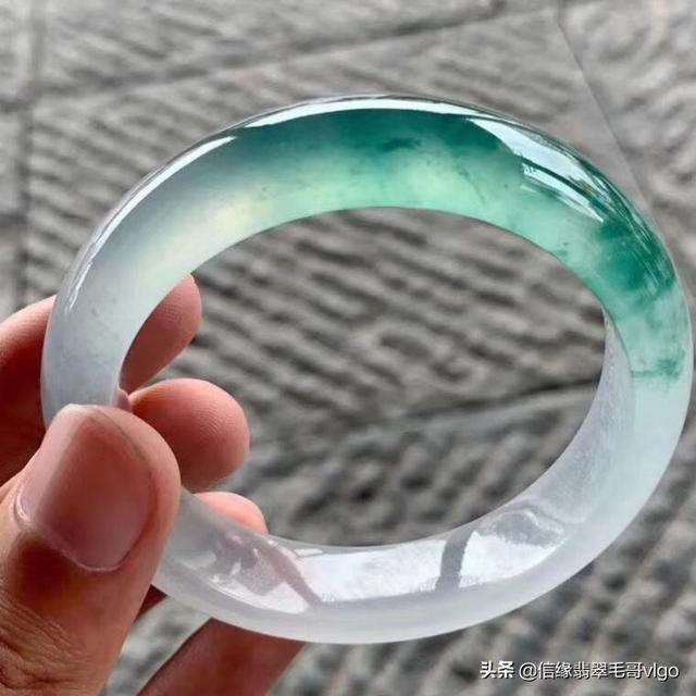 商场翡翠手镯一般多少钱的简单介绍-第9张图片-翡翠网 商场翡翠手镯一般多少钱的简单介绍-第9张图片-翡翠网