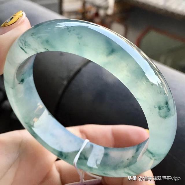 商场翡翠手镯一般多少钱的简单介绍-第10张图片-翡翠网 商场翡翠手镯一般多少钱的简单介绍-第10张图片-翡翠网