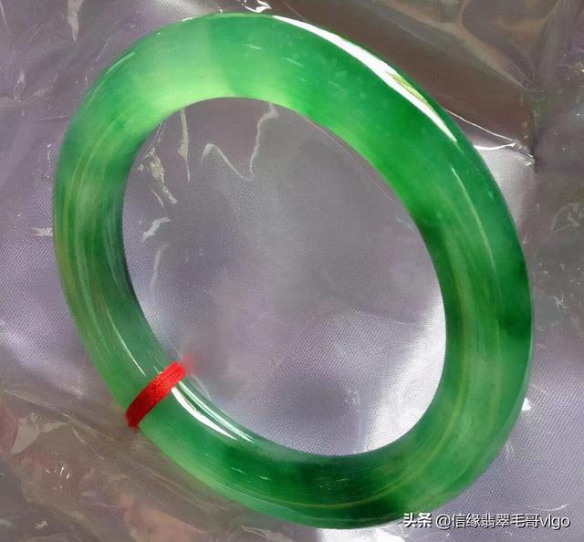 商场翡翠手镯一般多少钱的简单介绍-第11张图片-翡翠网 商场翡翠手镯一般多少钱的简单介绍-第11张图片-翡翠网