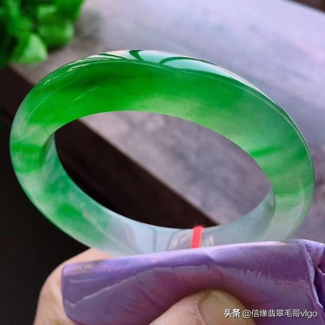 商场翡翠手镯一般多少钱的简单介绍-第12张图片-翡翠网 商场翡翠手镯一般多少钱的简单介绍-第12张图片-翡翠网