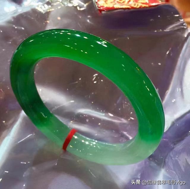 商场翡翠手镯一般多少钱的简单介绍-第14张图片-翡翠网 商场翡翠手镯一般多少钱的简单介绍-第14张图片-翡翠网