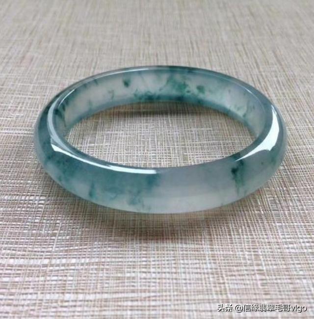 商场翡翠手镯一般多少钱的简单介绍-第15张图片-翡翠网 商场翡翠手镯一般多少钱的简单介绍-第15张图片-翡翠网