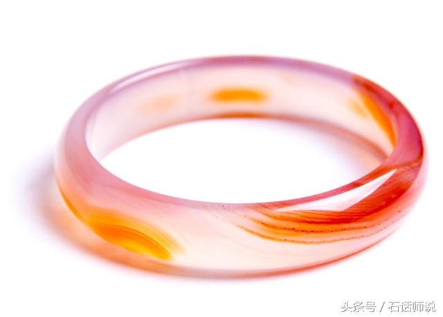 玉石翡翠玛瑙有什么不同,玉翡翠玛瑙手镯哪个价格高-第3张图片-翡翠网 玉石翡翠玛瑙有什么不同,玉翡翠玛瑙手镯哪个价格高-第3张图片-翡翠网