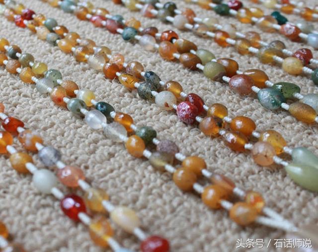 玉石翡翠玛瑙有什么不同,玉翡翠玛瑙手镯哪个价格高-第5张图片-翡翠网 玉石翡翠玛瑙有什么不同,玉翡翠玛瑙手镯哪个价格高-第5张图片-翡翠网