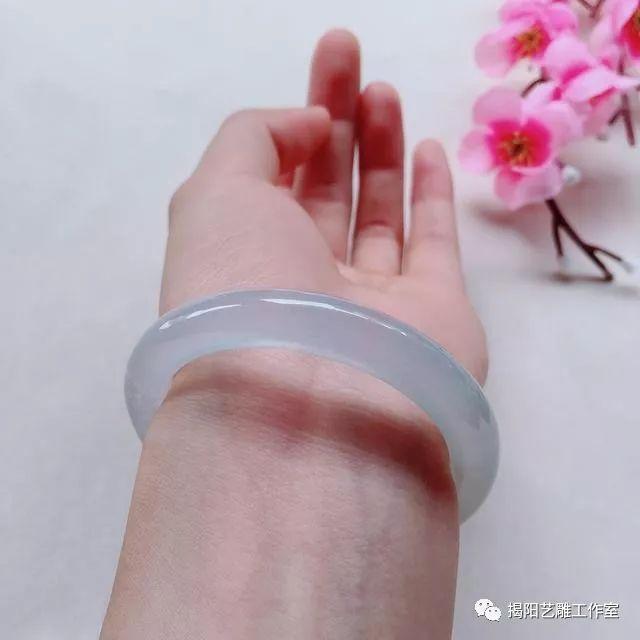 包含一千多手镯是翡翠吗的词条-第5张图片-翡翠网 包含一千多手镯是翡翠吗的词条-第5张图片-翡翠网