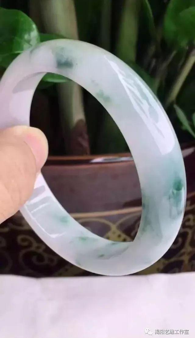 包含一千多手镯是翡翠吗的词条-第6张图片-翡翠网 包含一千多手镯是翡翠吗的词条-第6张图片-翡翠网