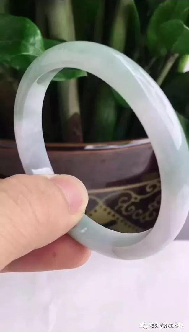 包含一千多手镯是翡翠吗的词条-第10张图片-翡翠网 包含一千多手镯是翡翠吗的词条-第10张图片-翡翠网