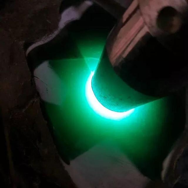 为什么缅甸出翡翠原石,瑞丽冰种翡翠摆件原石籽料-第4张图片-翡翠网 为什么缅甸出翡翠原石,瑞丽冰种翡翠摆件原石籽料-第4张图片-翡翠网