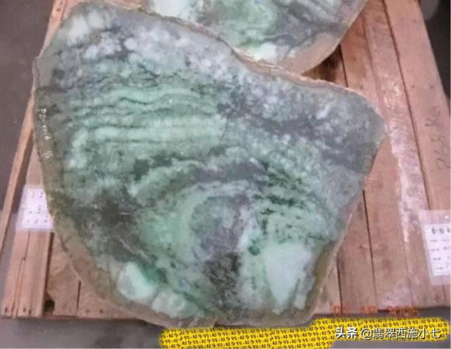 翡翠原石癣的化开,翡翠原石癣怎么鉴定-第1张图片-翡翠网 翡翠原石癣的化开,翡翠原石癣怎么鉴定-第1张图片-翡翠网