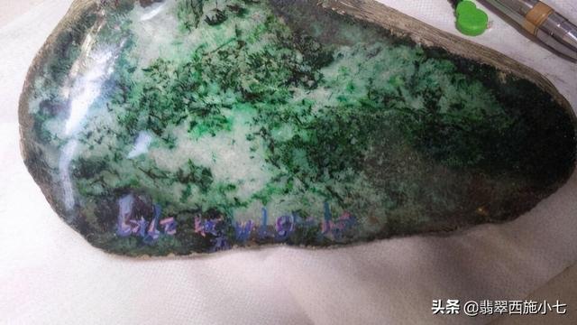 翡翠原石癣的化开,翡翠原石癣怎么鉴定-第5张图片-翡翠网 翡翠原石癣的化开,翡翠原石癣怎么鉴定-第5张图片-翡翠网