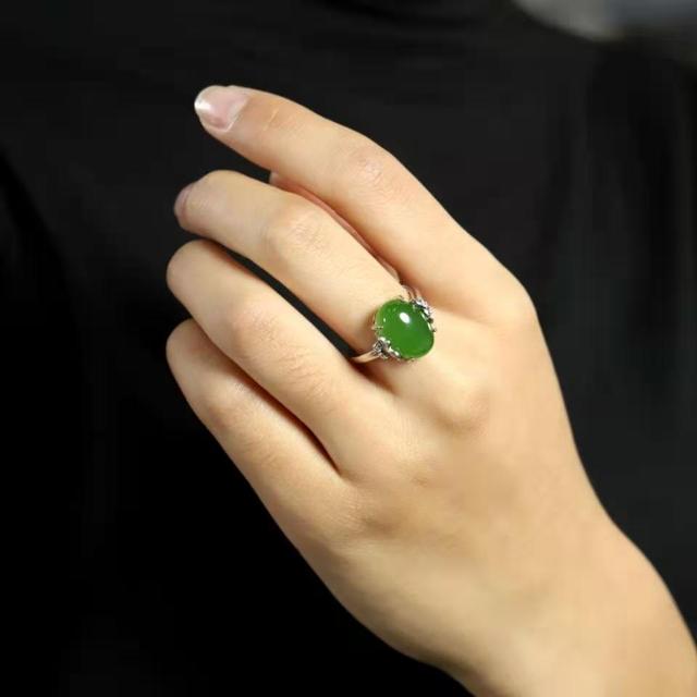 翡翠戒圈比平时戒指要大吗玉戒指翡翠指环价格-第1张图片-翡翠网 翡翠戒圈比平时戒指要大吗玉戒指翡翠指环价格-第1张图片-翡翠网