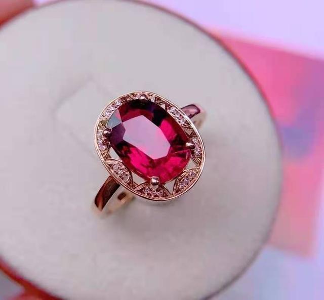 翡翠戒圈比平时戒指要大吗玉戒指翡翠指环价格-第4张图片-翡翠网 翡翠戒圈比平时戒指要大吗玉戒指翡翠指环价格-第4张图片-翡翠网