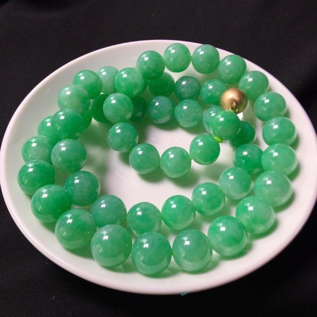 带的玉为啥会变黑,翡翠手镯变多样颜色是不是真的吗-第6张图片-翡翠网 带的玉为啥会变黑,翡翠手镯变多样颜色是不是真的吗-第6张图片-翡翠网