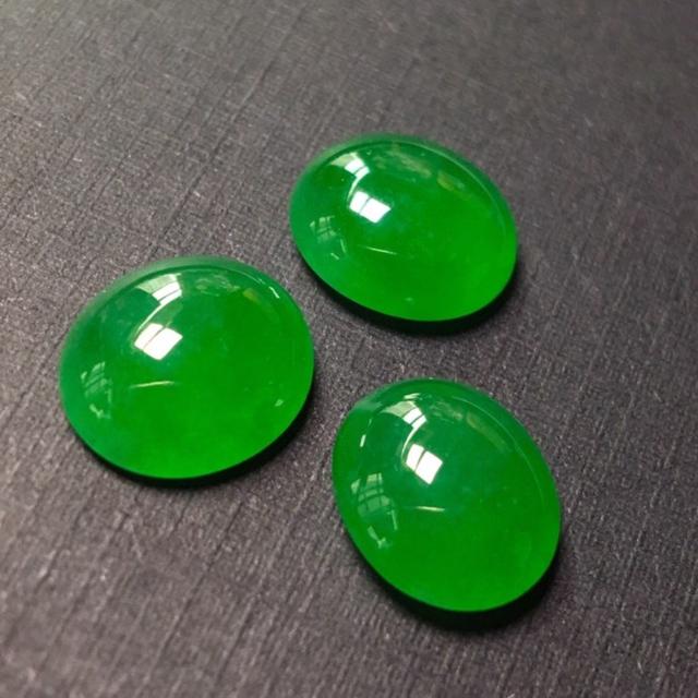 带的玉为啥会变黑,翡翠手镯变多样颜色是不是真的吗-第7张图片-翡翠网 带的玉为啥会变黑,翡翠手镯变多样颜色是不是真的吗-第7张图片-翡翠网