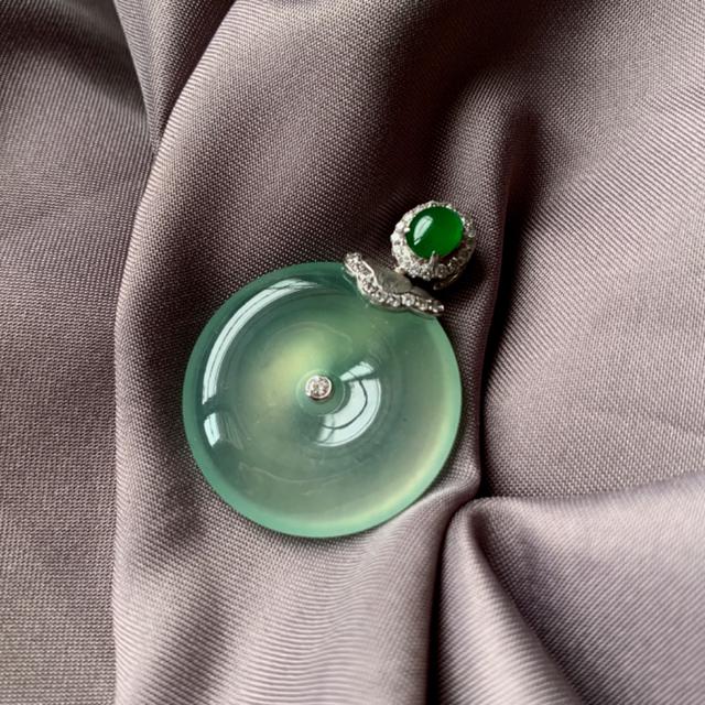 带的玉为啥会变黑,翡翠手镯变多样颜色是不是真的吗-第10张图片-翡翠网 带的玉为啥会变黑,翡翠手镯变多样颜色是不是真的吗-第10张图片-翡翠网