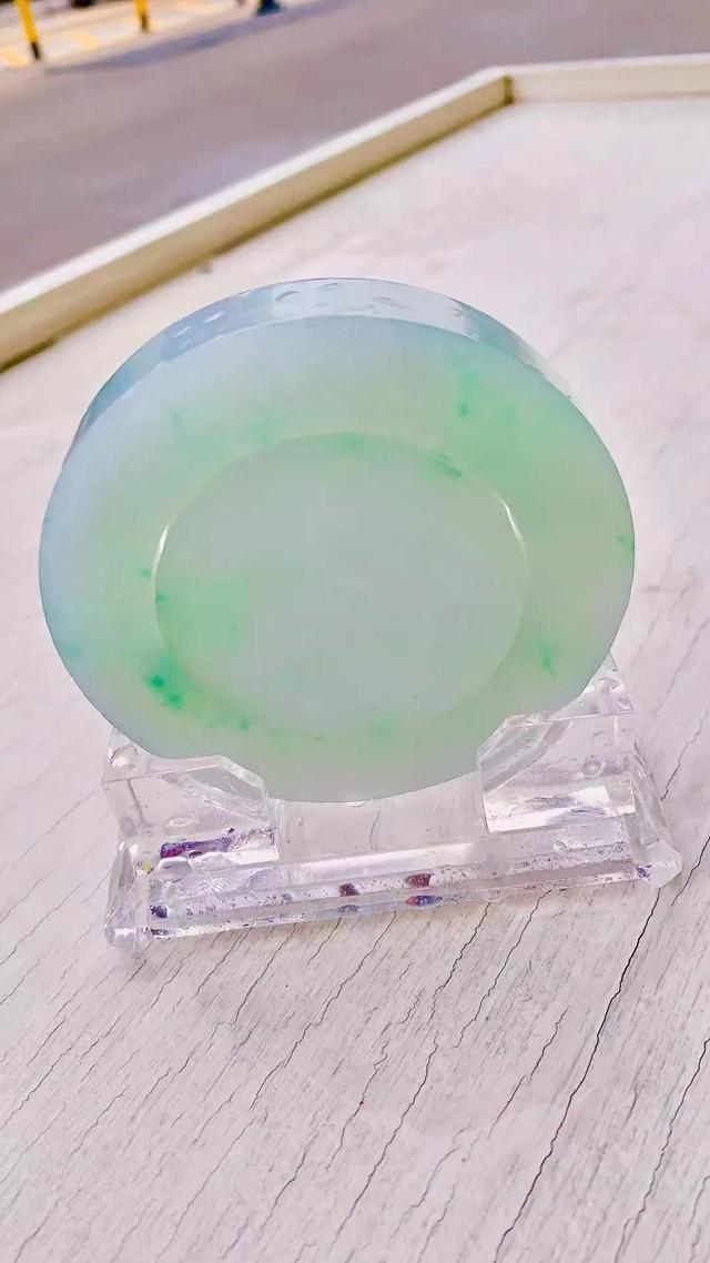 翡翠色根是啥翡翠手镯飘绿花-第5张图片-翡翠网