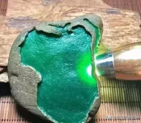 翡翠的原石在哪里,翡翠原石玉质粗糙-第12张图片-翡翠网 翡翠的原石在哪里,翡翠原石玉质粗糙-第12张图片-翡翠网