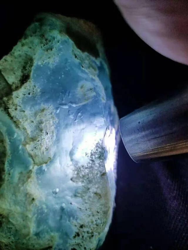 莫西沙翡翠原石图价的简单介绍-第3张图片-翡翠网 莫西沙翡翠原石图价的简单介绍-第3张图片-翡翠网