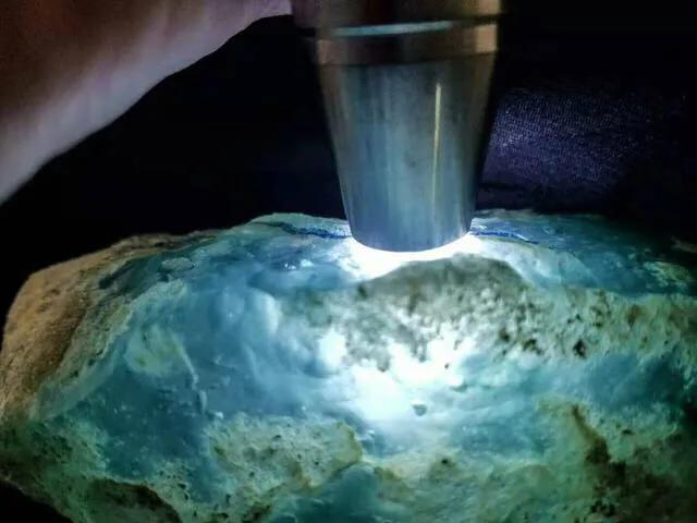 莫西沙翡翠原石图价的简单介绍-第4张图片-翡翠网 莫西沙翡翠原石图价的简单介绍-第4张图片-翡翠网