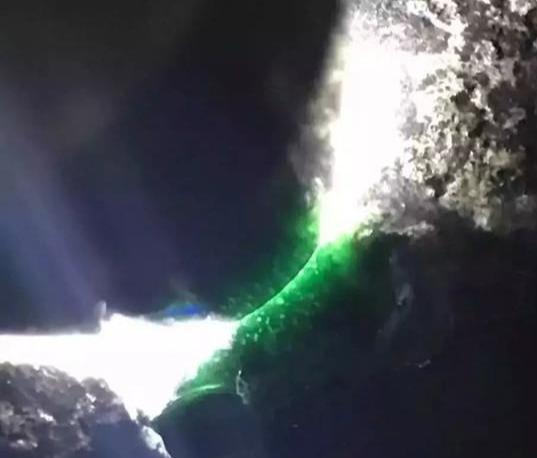 上海翡翠解石价格翡翠毛料解石视频-第2张图片-翡翠网 上海翡翠解石价格翡翠毛料解石视频-第2张图片-翡翠网