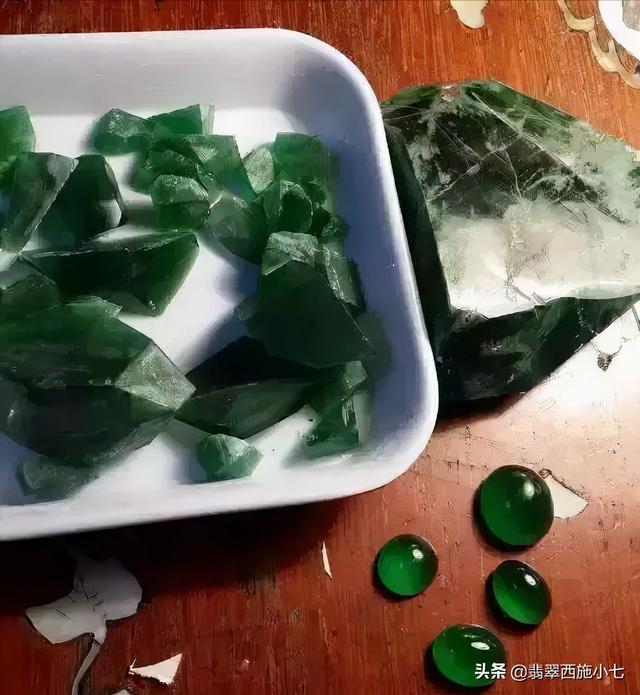 翡翠手镯洗澡可以戴吗,翡翠手镯有水波纹是什么原因-第6张图片-翡翠网 翡翠手镯洗澡可以戴吗,翡翠手镯有水波纹是什么原因-第6张图片-翡翠网