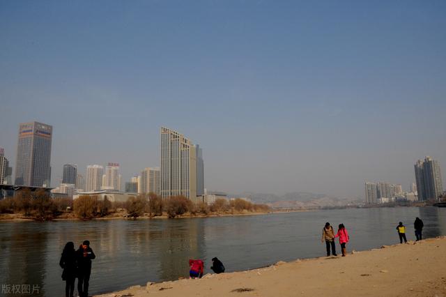 翡翠原石哪里找,捡翡翠原石-第1张图片-翡翠网 翡翠原石哪里找,捡翡翠原石-第1张图片-翡翠网