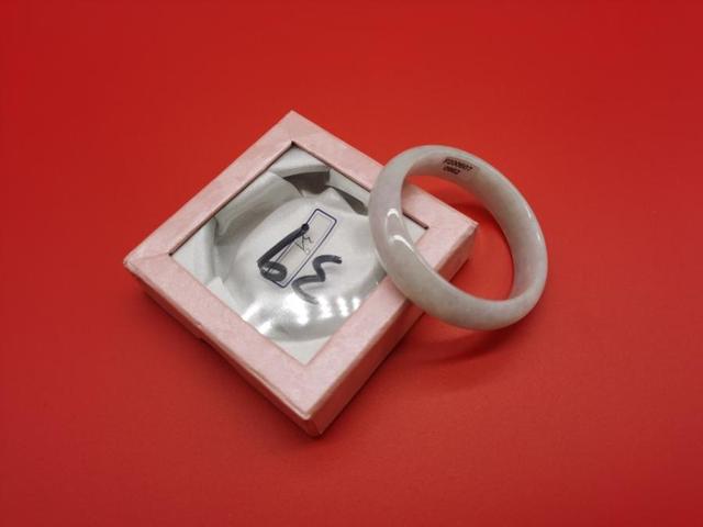 女士戴玉镯戴哪个手上江苏翡翠手镯女士-第4张图片-翡翠网 女士戴玉镯戴哪个手上江苏翡翠手镯女士-第4张图片-翡翠网